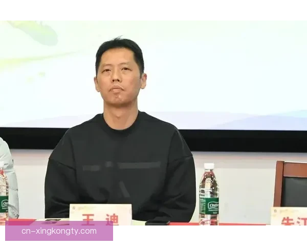 中超首轮裁判王迪张雷亮相 中超首轮裁判王迪张雷亮相